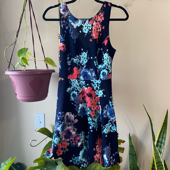 Floral A Line Dress by Suzy Shier - Picture 2 of 6